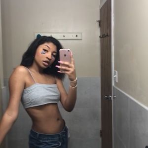 Meet your Posher, Monica